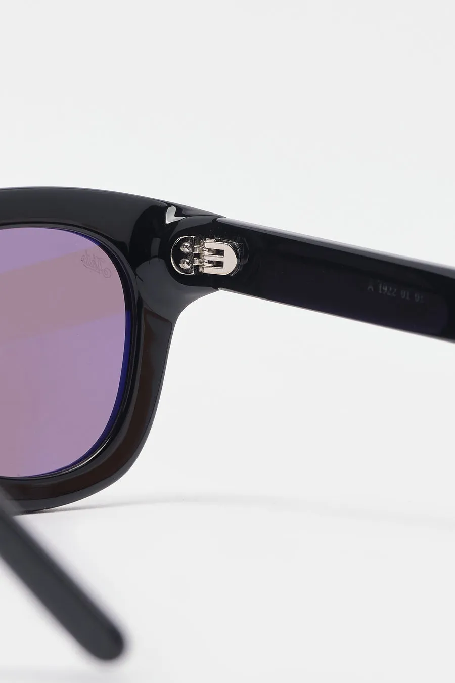 Akila Apollo Sunglasses in Black